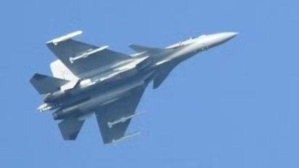 泸深投 解放军又一大招升级，歼15挂载PL15，美军F35又要头疼了