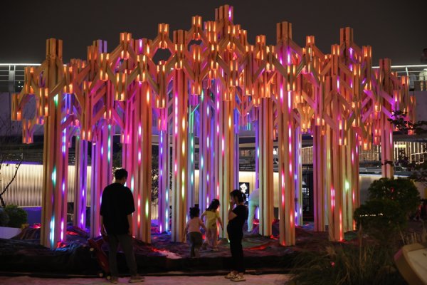 中银两融 都市夜间休闲新场景，“光之秘境”温暖点亮南外滩滨江